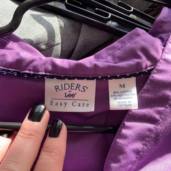 Women’s dress shirts - Picture 3 of 3